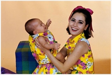 デヴィ夫人 カリナ 娘 昔 20代 ブログ