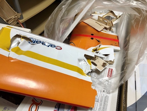 飛行機 プラモデル ラジコン 大破