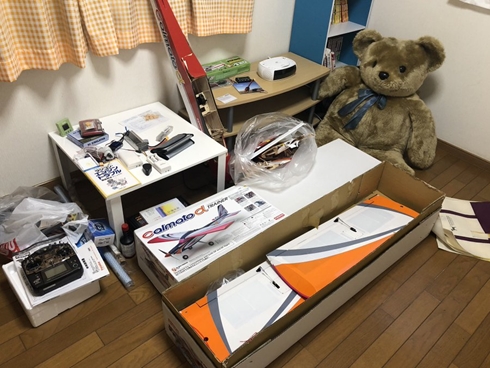 飛行機 プラモデル ラジコン 大破