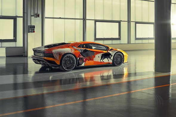 アヴェンタドール S