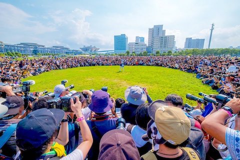 囲み撮影のドーナッツ化現象