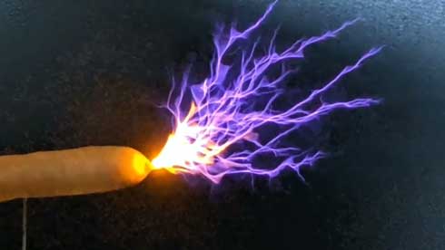 家庭的 テスラコイル 料理 ソーセージ ウインナー 放電 きょうの料理