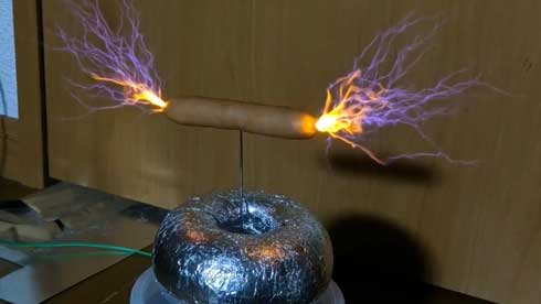 家庭的 テスラコイル 料理 ソーセージ ウインナー 放電 きょうの料理