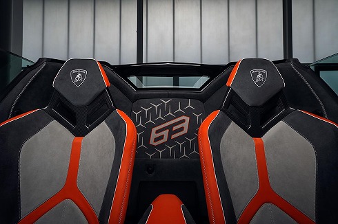 アヴェンタドールSVJ 63 ロードスター