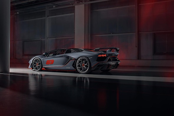 アヴェンタドールSVJ 63 ロードスター