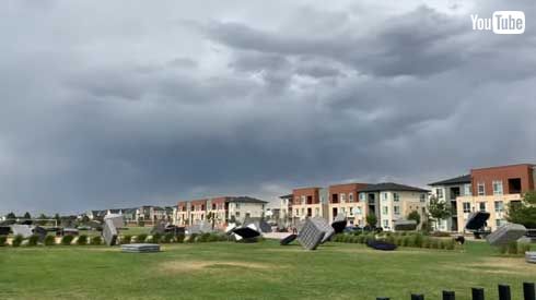 マットレス 強風 吹き飛ぶ宙 舞う 映像 YouTube