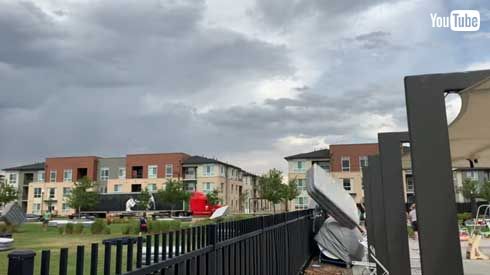 マットレス 強風 吹き飛ぶ宙 舞う 映像 YouTube