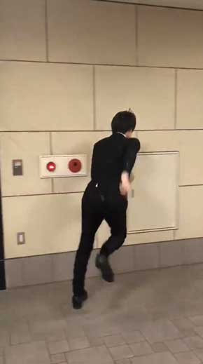 弟 バイオハザード 3 動き ものまね 壁 ぶつかる ラジコン操作 喪服