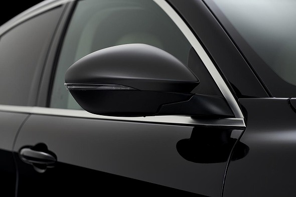 ステルヴィオ モノクローム エディション