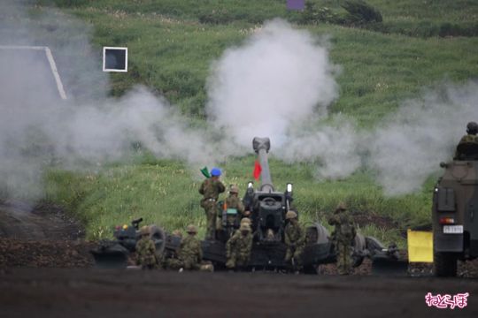 富士総合火力演習 総火演 自衛隊 写真