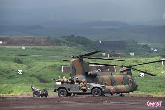 富士総合火力演習 総火演 自衛隊 写真