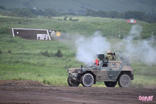富士総合火力演習 総火演 自衛隊 写真