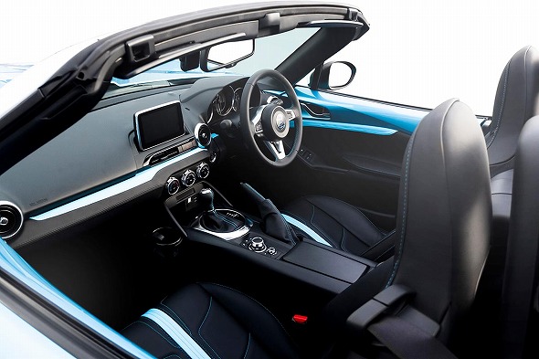 光岡自動車「ロックスター」