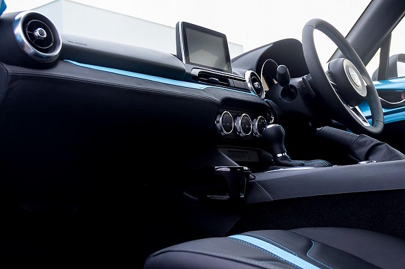 光岡自動車「ロックスター」