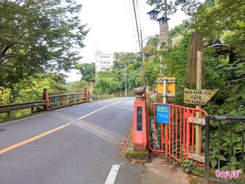 なお、険道の入口から社務局入口バス停までは徒歩10秒でした。アクセスはばつぐん