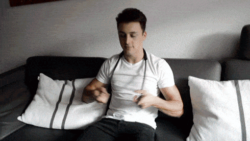 人をダメにする スマホホルダー FLEXD-SMART Makuake クラウドファンディング