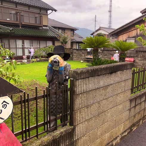 人に見える 全部 かかし ゾッとする 滋賀 東近江市 山上新田 バス停 集落 怖い