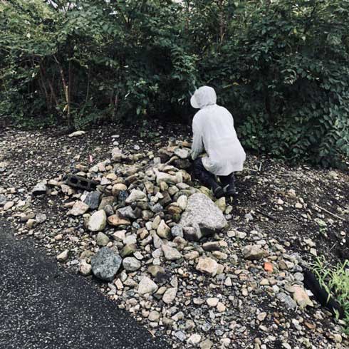 人に見える 全部 かかし ゾッとする 滋賀 東近江市 山上新田 バス停 集落 怖い