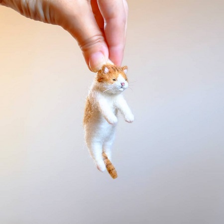  つままれるねこカプセルトイ原型