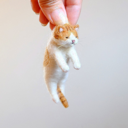 つままれるねこカプセルトイ原型1