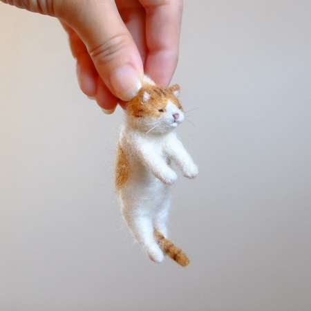  つままれるねこカプセルトイ原型