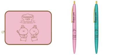 （左）マルチケース（1種）／2300円、（右）BIGボールペン（計2種）／400円