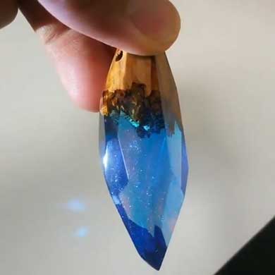 木 ウッド レジン アクセサリー 美しい クリスタル 魔力 ハンドメイド 氷の棺 空のおなか屋