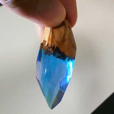木 ウッド レジン アクセサリー 美しい クリスタル 魔力 ハンドメイド 氷の棺 空のおなか屋