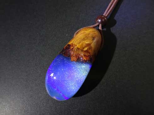 木 ウッド レジン アクセサリー 美しい クリスタル 魔力 ハンドメイド 氷の棺 空のおなか屋