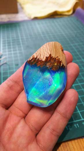 木 ウッド レジン アクセサリー 美しい クリスタル 魔力 ハンドメイド 氷の棺 空のおなか屋