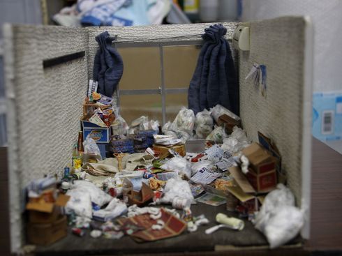 孤独死ミニチュア