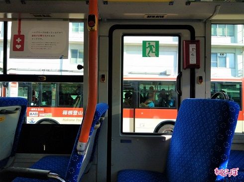 JR国府津駅で並んでいた箱根登山バスは満員