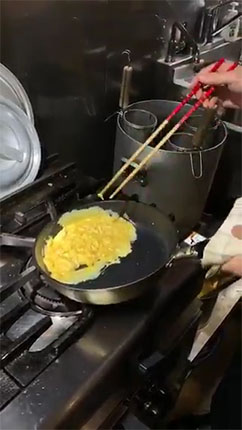 フライパンの先に寄せたところ