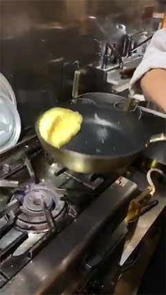 トントンしている様子