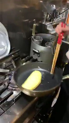 口が下になったところ