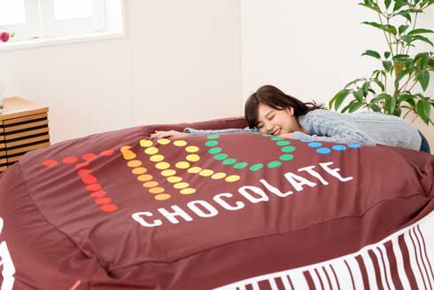 チロルチョコ コーヒーヌガー 40周年 超巨大クッション 楽しい2つのキャンペーン Twitter 応募