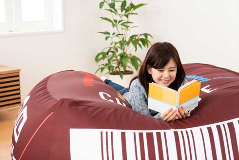 チロルチョコ コーヒーヌガー 40周年 超巨大クッション 楽しい2つのキャンペーン Twitter 応募