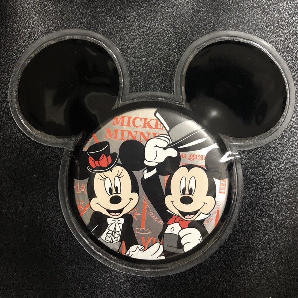 ディズニー ミキミニ 缶バ 痛バ これでいつでも“推し”を持ち歩ける! ディズニーストアから「缶
