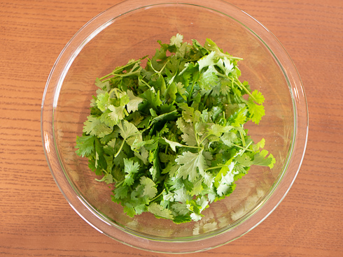 ハーベストパクチーサラダ　調理過程1