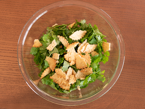 ハーベストパクチーサラダ　調理過程2