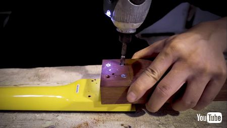 電動ドリルとギター