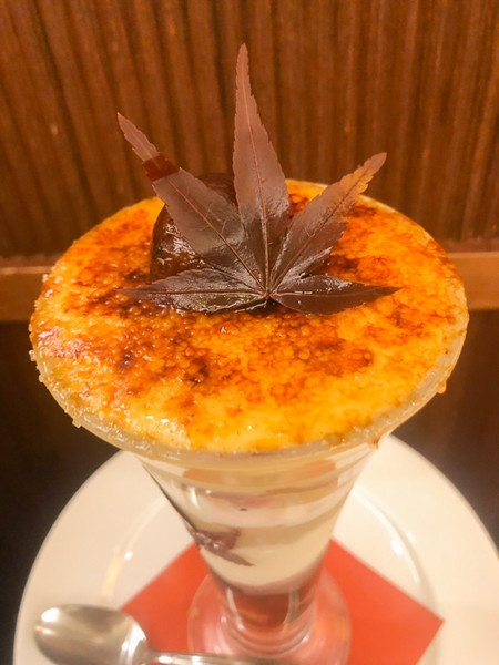 渋皮栗とほうじ茶のブリュレパフェ