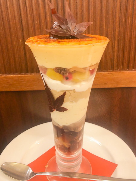 渋皮栗とほうじ茶のブリュレパフェ