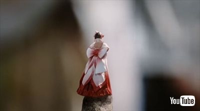 親指姫のコスプレをする猫ちゃん