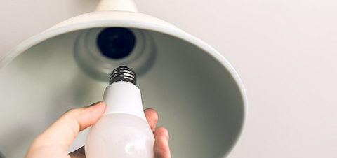 電球はどうやって光るのか
