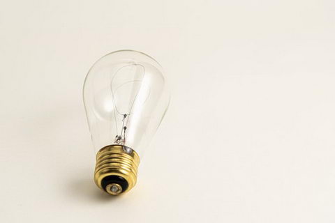 電球はどうやって光るのか