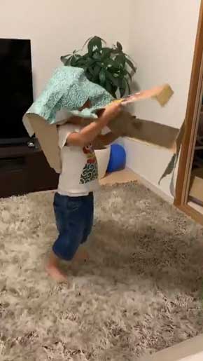 獅子舞 好き 子ども 男の子 真似 動き 段ボール 自作 頭 挟む 再現 Tシャツ