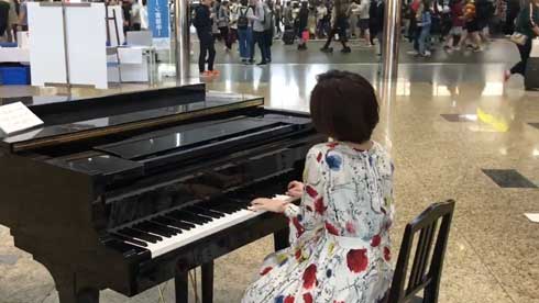京都駅 ストリートピアノ プロ ゲリラ 演奏 千本桜 松尾優
