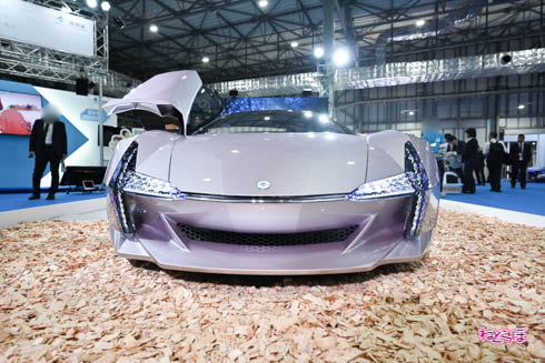 東京モーターショー2019 木からつくったミライのクルマ