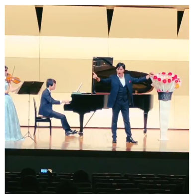 プロ 声楽家 歌 踊る ピアニスト 鬼のパンツ フニクリ フニクラ